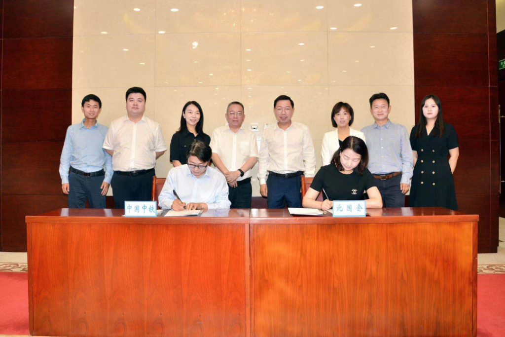 北京国家会计学院与中国中铁股份有限公司签署战略合作协议